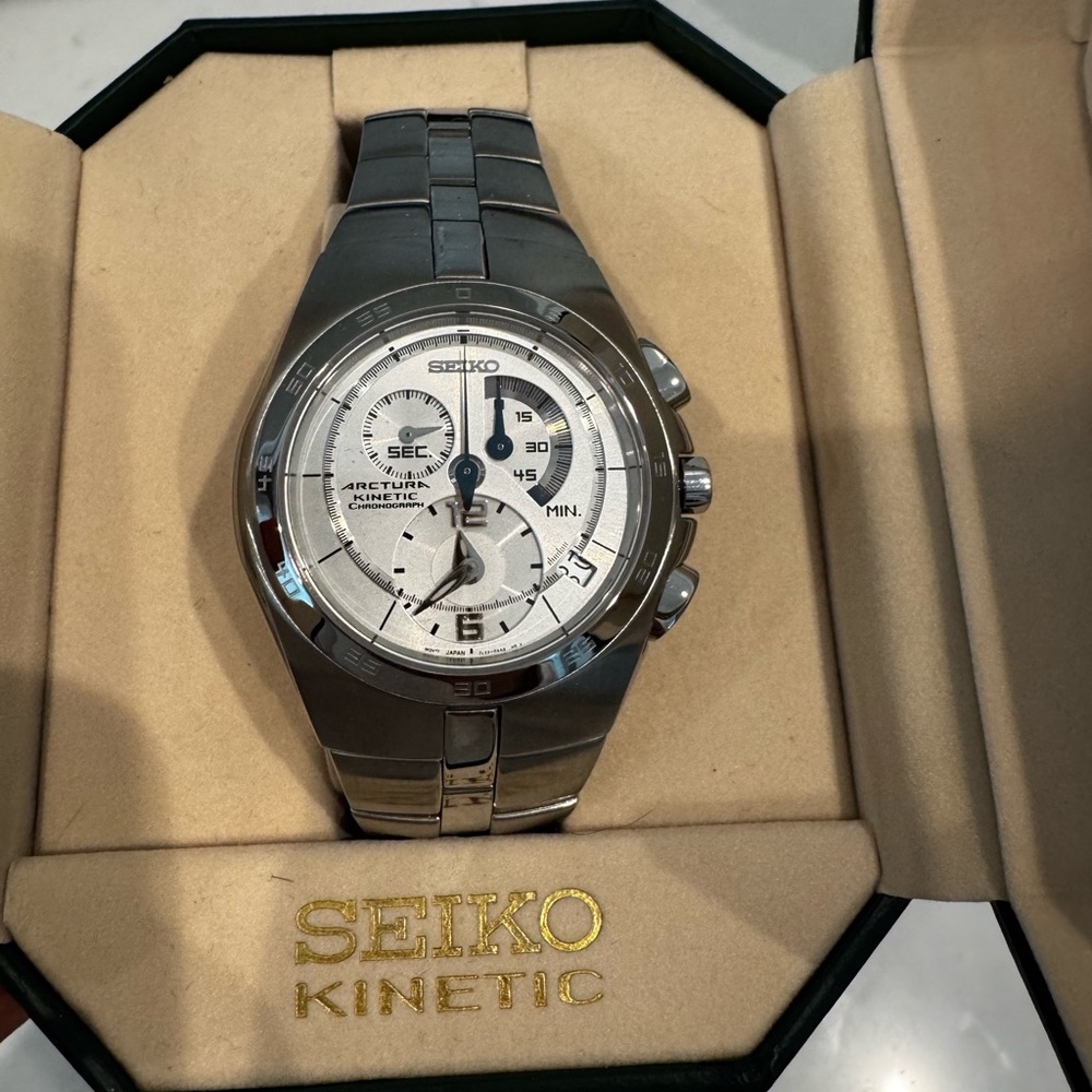 Brand new Seiko Silver Chronograph Watch with Stainless Steel Bracelet
